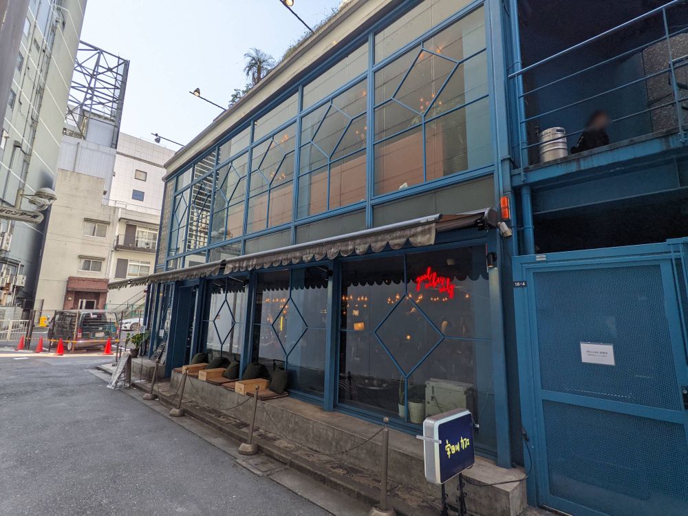 宇田川エリアにあるオシャレなカフェです。2階が喫煙席になっていますが、電子タバコのみOKのカフェです。※紙巻きタバコは吸えません。