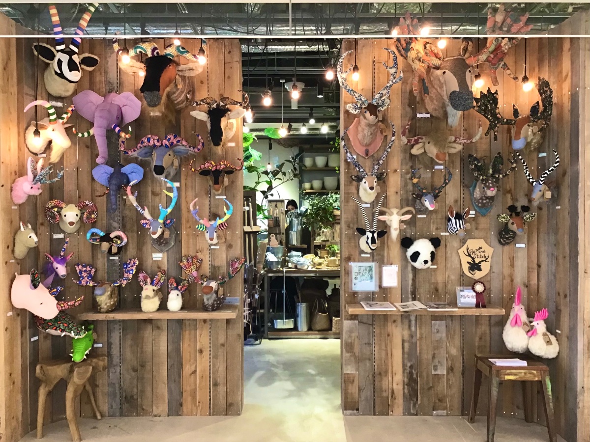 アニマルトロフィー 白鳥 スワン 布製 ハンドメイド作家 インテリア 飾り フェルトでつくる アニマルトロフィー: 飾って楽しむ動物たちの